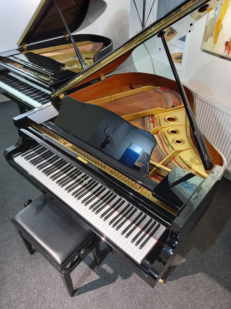piano à queue neuf à vendre